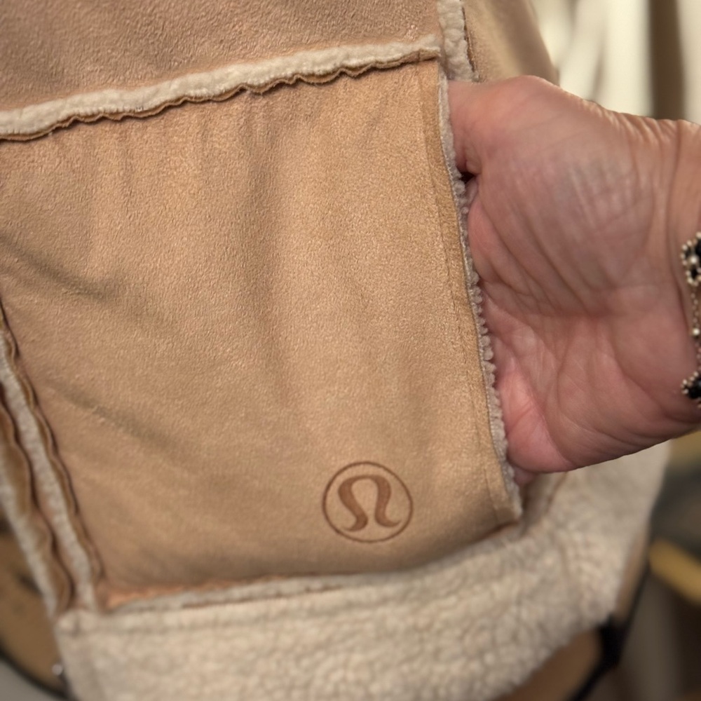 🤎🤍 Lululemon Beige Sherpa Jacket! Size S/P - Picture 5 of 11